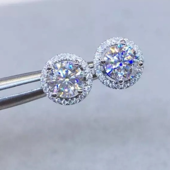 NWOT round classic earrings - Picture 6 of 6